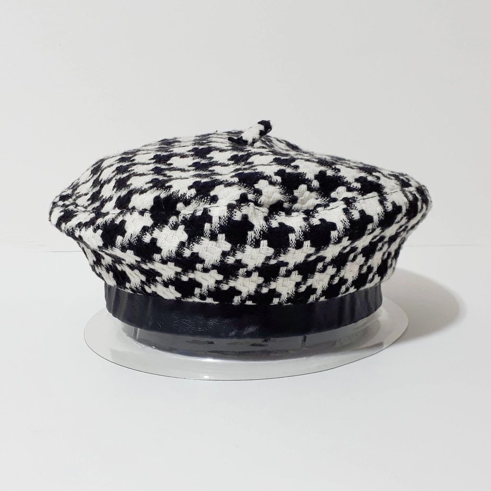 Stylish Black and White Houndstooth Beret